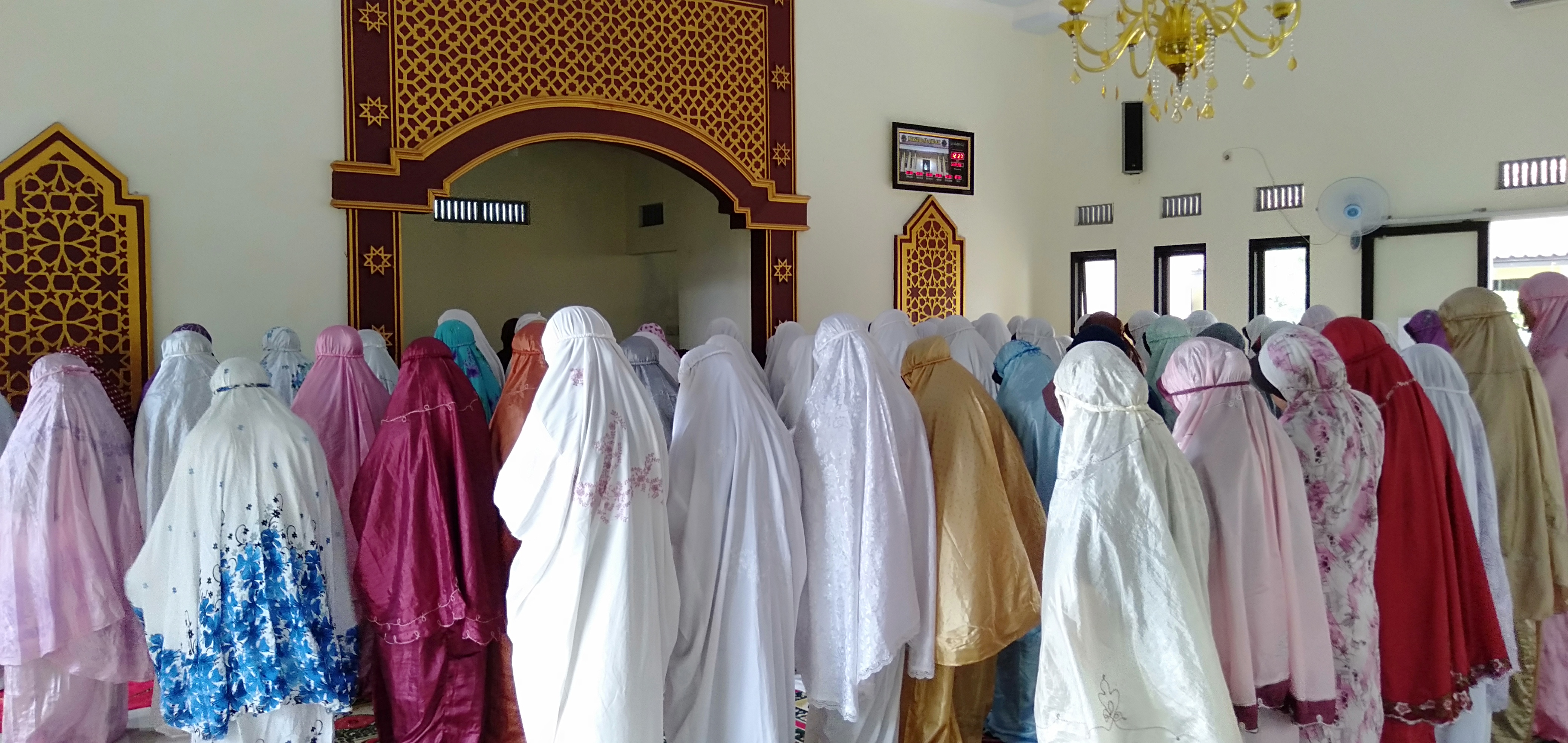 sholat berjamaah putri